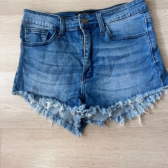 Fashionnova Slay The Fray Denim Shorts - Medium Blue Wash Size 9 - Picture 5 of 10
